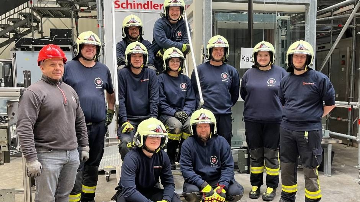 Gemeinsam für Sicherheit: Schindler Deutschland schult Freiwillige Feuerwehren im Umgang mit Aufzügen - Foto: presseportal.de