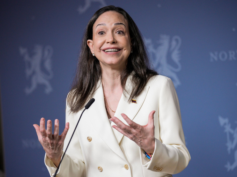 Die Friedensnobelpreisträgerin María Corina Machado ist mit Verspätung in Oslo eingetroffen. - Foto: Stian Lysberg Solum/NTB/dpa