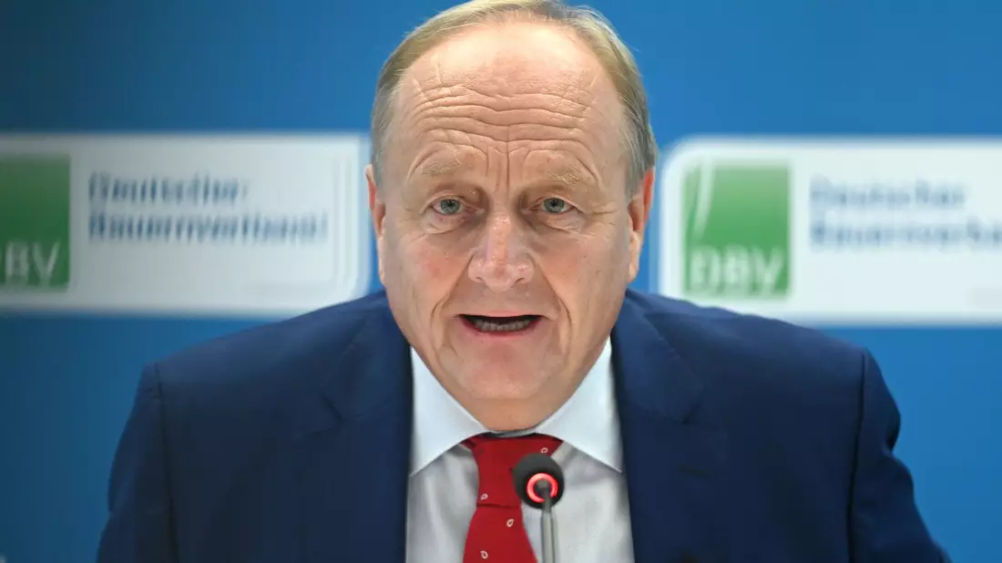 Bauernpräsident Joachim Rukwied sagte in Berlin: «Der Motor stottert weiter.» - Bild: Elisa Schu/dpa