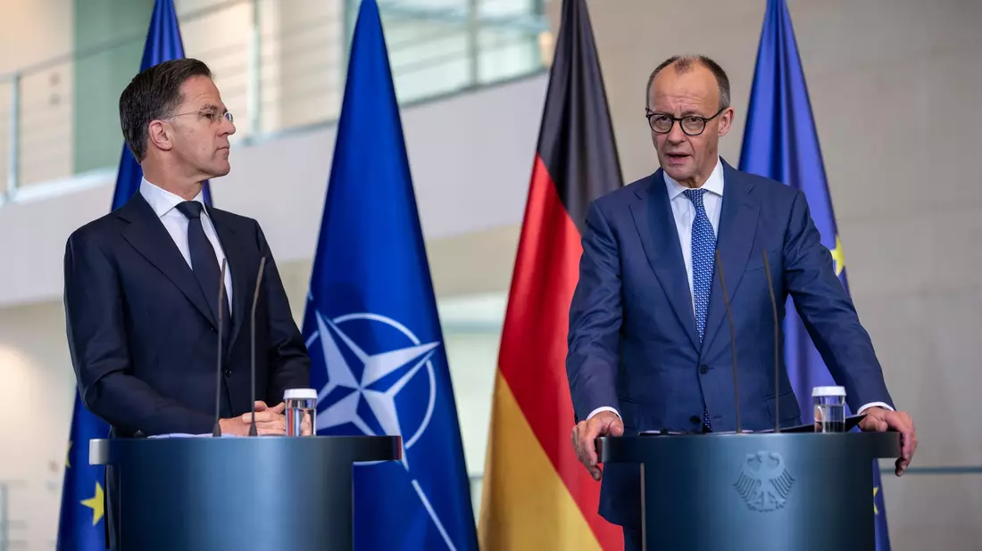Im Zentrum der Gespräche von Kanzler Friedrich Merz (CDU) mit Nato-Generalsekretär Mark Rutte standen die Verhandlungen über eine Friedenslösung für die Ukraine. - Bild: Michael Kappeler/dpa