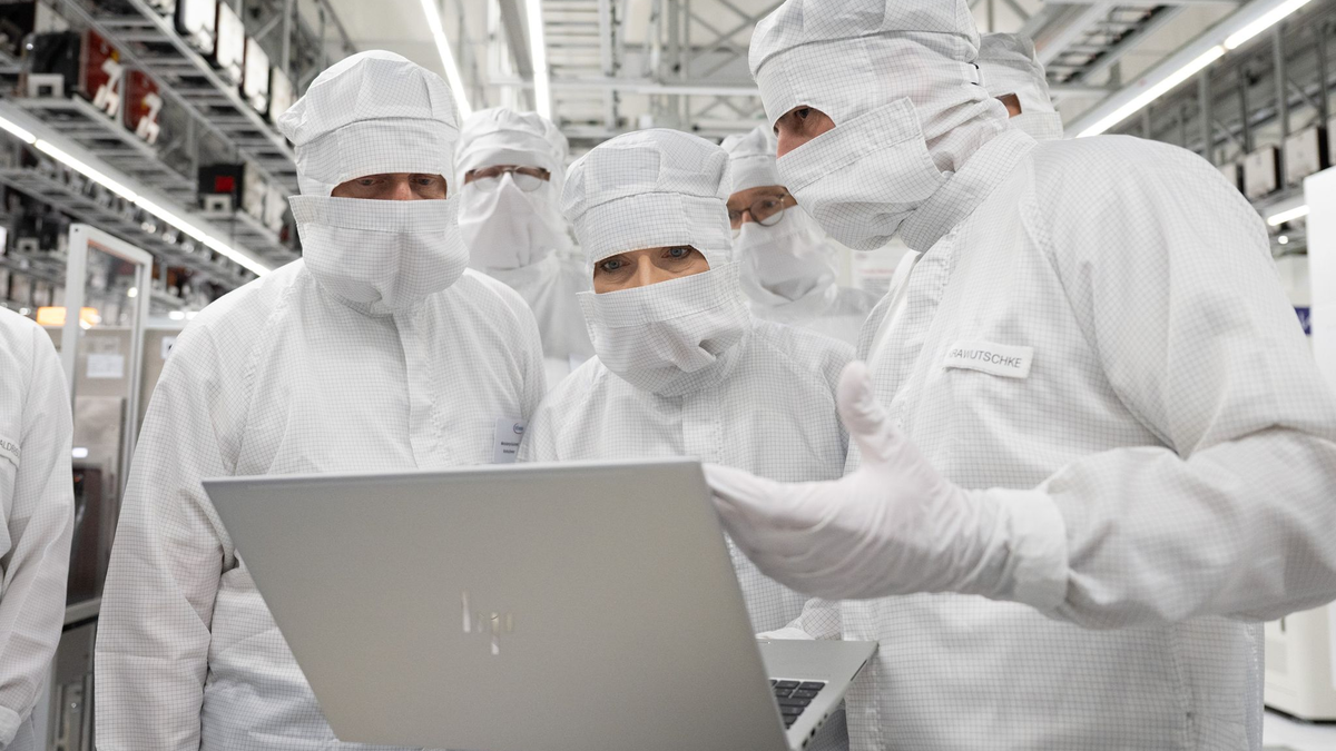 Mikrochips sind für zahlreiche Wirtschaftszweige unverzichtbar. (Symbolbild)  - Foto: Sebastian Kahnert/dpa