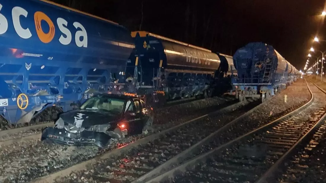 POL-HRO: Fahrzeugführer nach Verkehrsunfallflucht in Rostock-Schmarl gestellt - Bild: presseportal.de