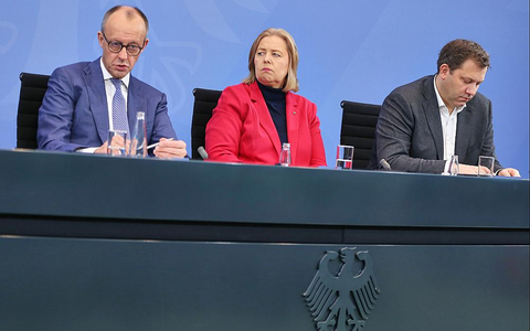 Friedrich Merz, Bärbel Bas, Lars Klingbeil am 11.12.2025 - Foto: über dts Nachrichtenagentur