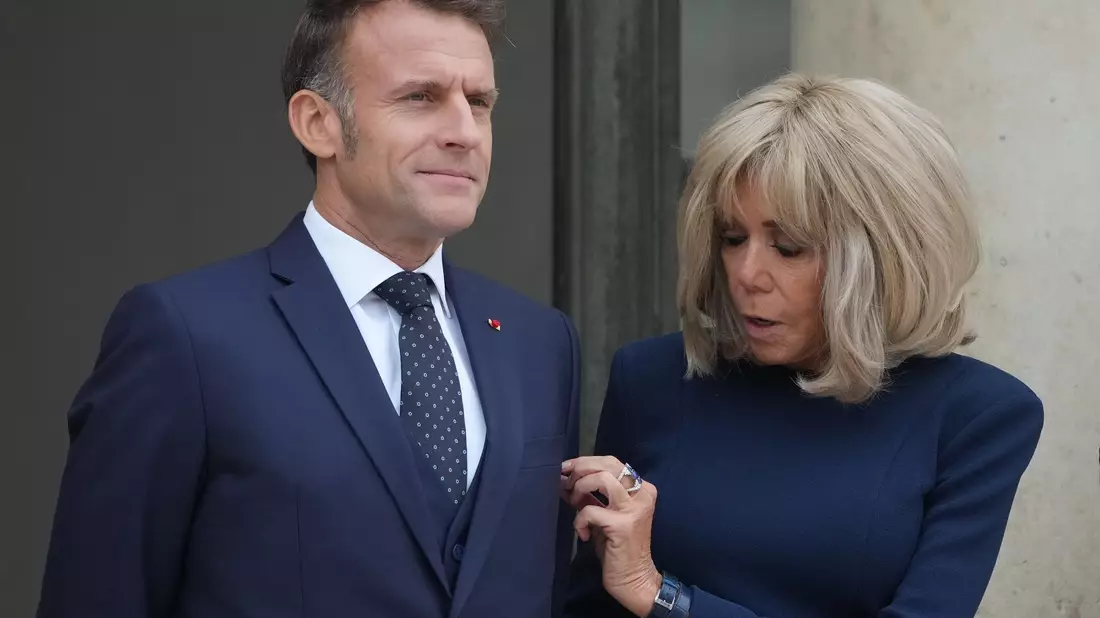 Brigitte ist eine der engsten Vertrauten ihres Mannes, Emmanuel Macron. (Archivbild) - Bild: Michel Euler/AP/dpa