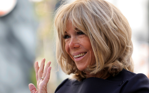 Wie kam es zu der viel kritisierten Aussage von Brigitte Macron? Darüber wird in Frankreich gerätselt. (Archivbild) - Foto: Teresa Suarez/EPA POOL via AP/dpa