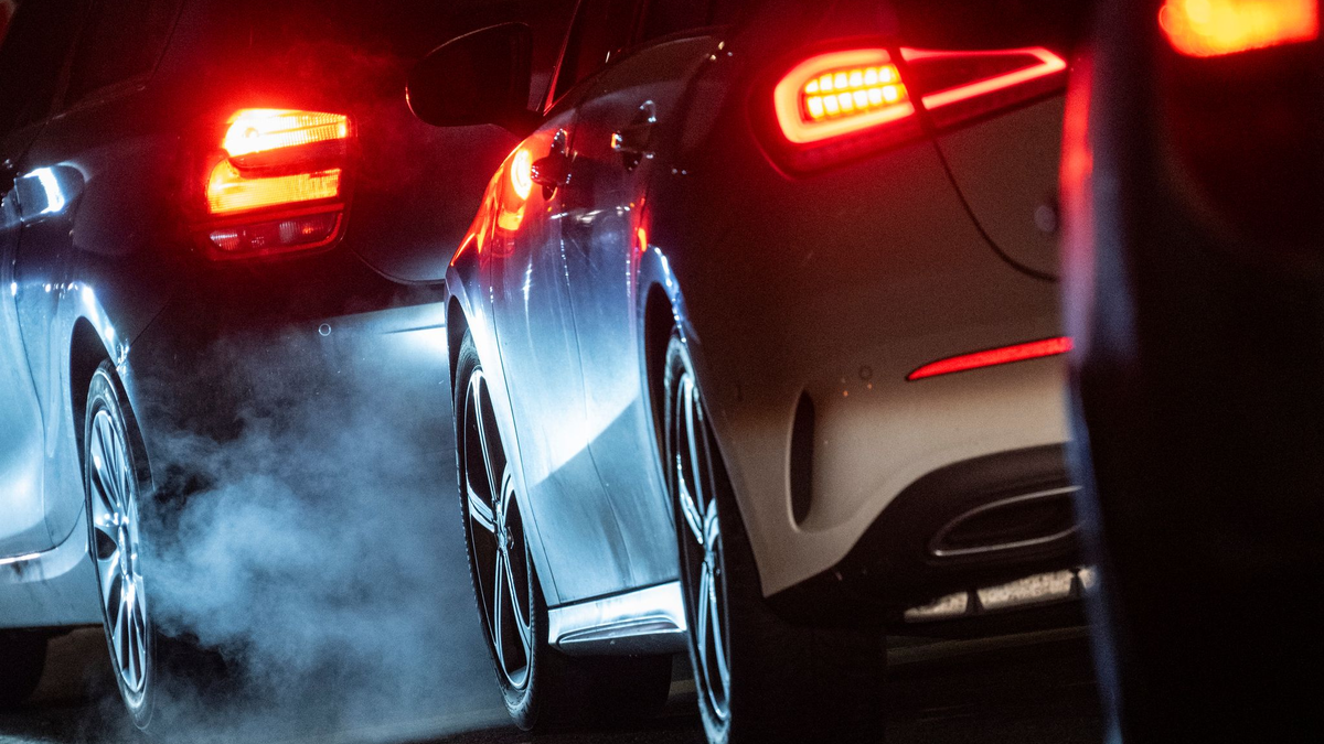 Um die Zukunft des Autos wird auf EU-Ebene leidenschaftlich gestritten. (Symbolbild)  - Foto: Marjian Murat/dpa