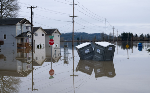 Auch Hunderte Tiere waren vor den Wassermassen in Sicherheit gebracht.  - Foto: Stephen Brashear/AP/dpa