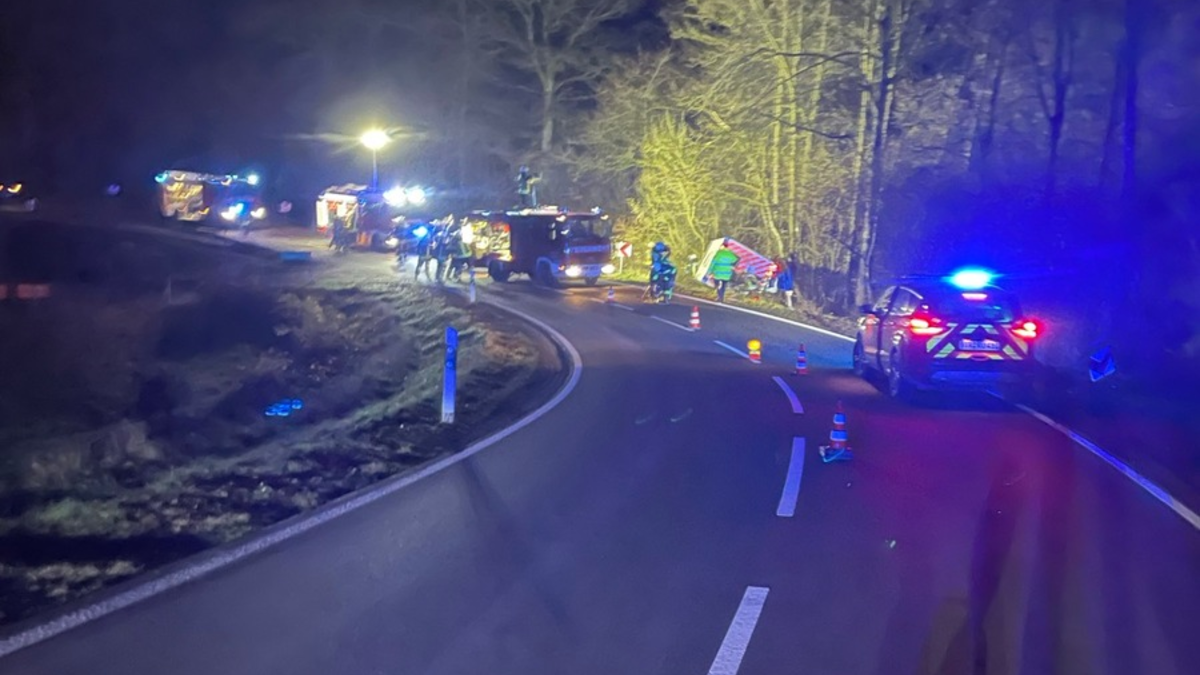 POL-PDTR: Verkehrsunfall eines Rettungswagens nahe Pluwig - Foto: presseportal.de