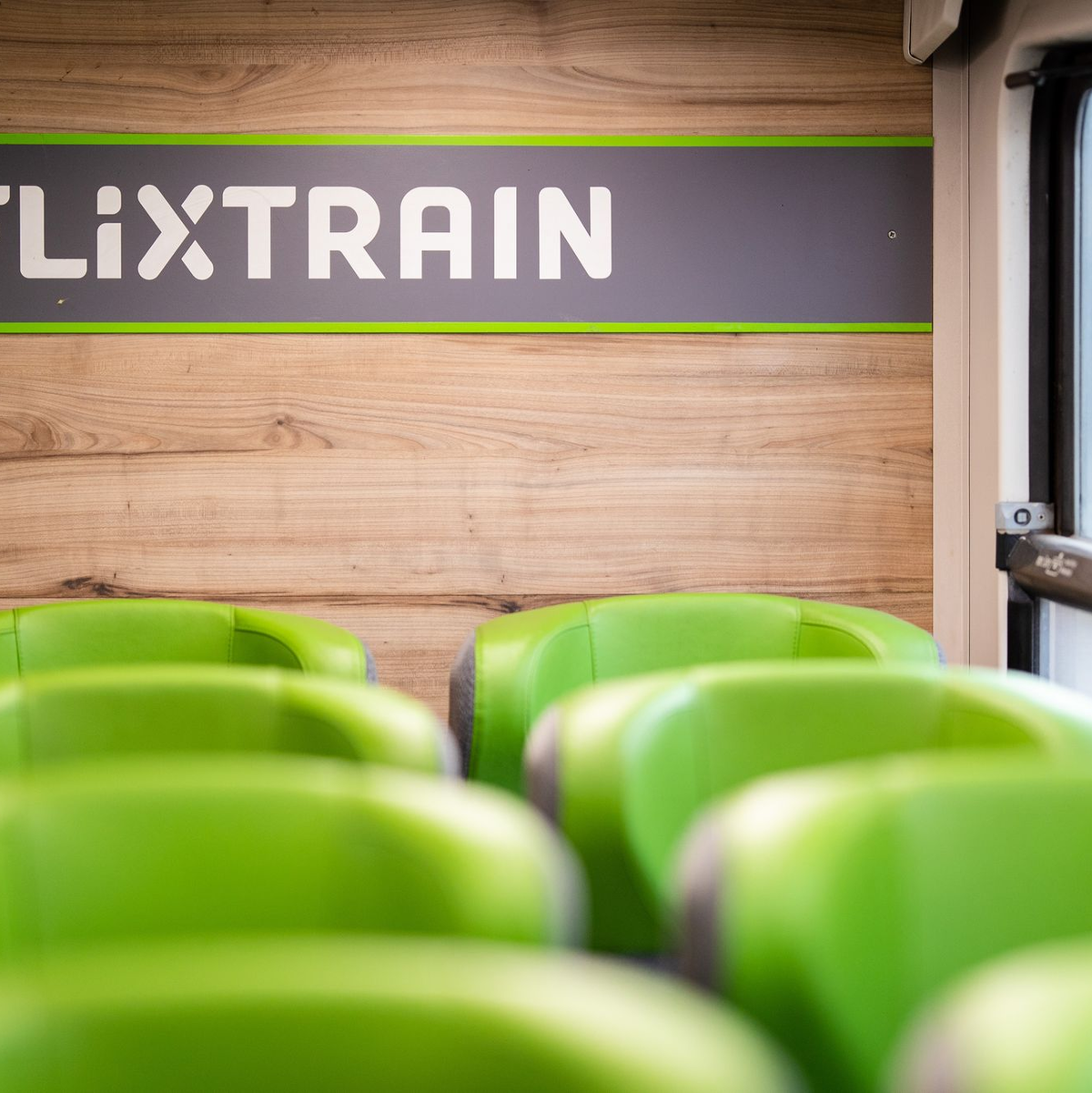 Neu statt renoviert: Bald will Flixtrain Fahrgäste in Fernzügen begrüßen, die im Auftrag des privaten Betreibers gebaut werden. (Archivbild) - Foto: Christoph Schmidt/dpa