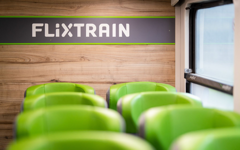 Neu statt renoviert: Bald will Flixtrain Fahrgäste in Fernzügen begrüßen, die im Auftrag des privaten Betreibers gebaut werden. (Archivbild) - Foto: Christoph Schmidt/dpa