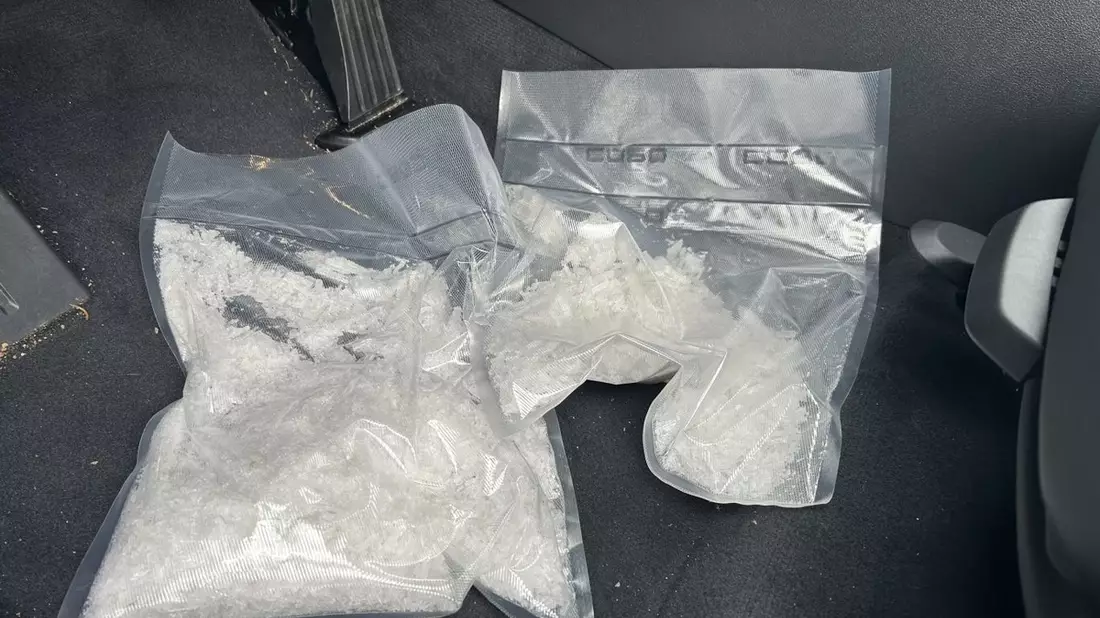 HZA-BI: Bielefelder Zoll stellt ein Kilo Crystal Meth sicher/Kurierfahrt auf der A44 bei Bad Wünnenberg beendet - Bild: presseportal.de