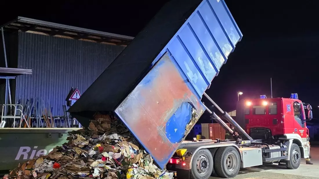 FW-Radolfzell: Brand in Presscontainer eines Supermarktes - Bild: presseportal.de