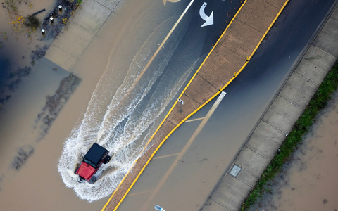 Flüsse traten über die Ufer, Straßen und Felder wurden überschwemmt.  - Foto: Nick Wagner/The Seattle Times/AP/dpa
