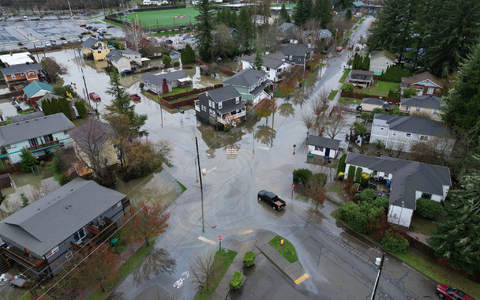 An einigen Flüssen sollen die Höchststände erst im Laufe des Freitags erreicht werden. - Foto: Ken Lambert/The Seattle Times/AP/dpa