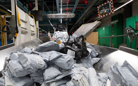 Ob günstige Produkte durch die neuen Vorgaben der EU teurer werden, dürfte abzuwarten bleiben. - Foto: Hannes P Albert/dpa