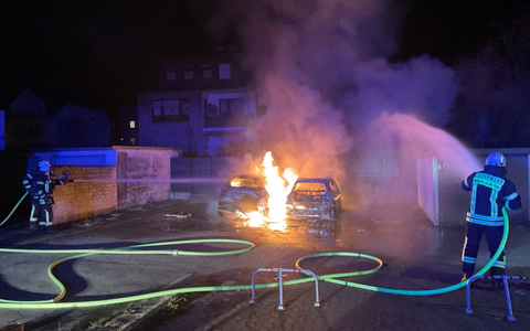 FW-MH: Brennende PKW und Brand in einem Imbiss - Foto: presseportal.de
