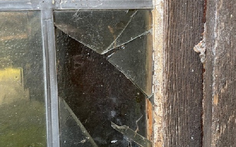 POL-PIROK: Kirchenscheibe beschädigt - Foto: presseportal.de