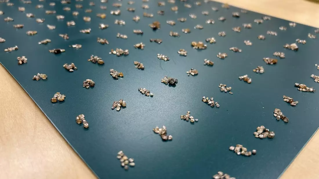 ZOLL-F: Edelsteine sichergestellt - Tatverdächtiger in Untersuchungshaft Frankfurter Zoll verfolgt Diamanten-Schmuggel - Bild: presseportal.de