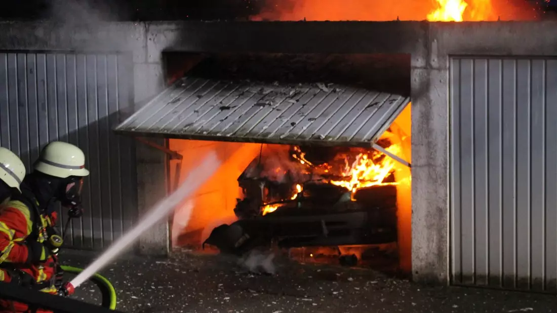 POL-MI: Fahrzeuge fangen Feuer - Bild: presseportal.de