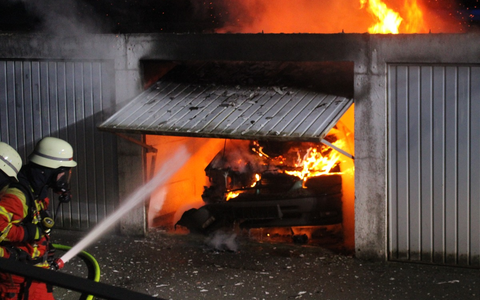 POL-MI: Fahrzeuge fangen Feuer - Foto: presseportal.de