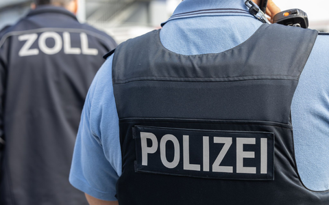 Bei einem Reisenden wurde der Zoll fündig, die Polizei brachte den Mann in Untersuchungshaft. (Symbolfoto) - Foto: Hannes P. Albert/dpa