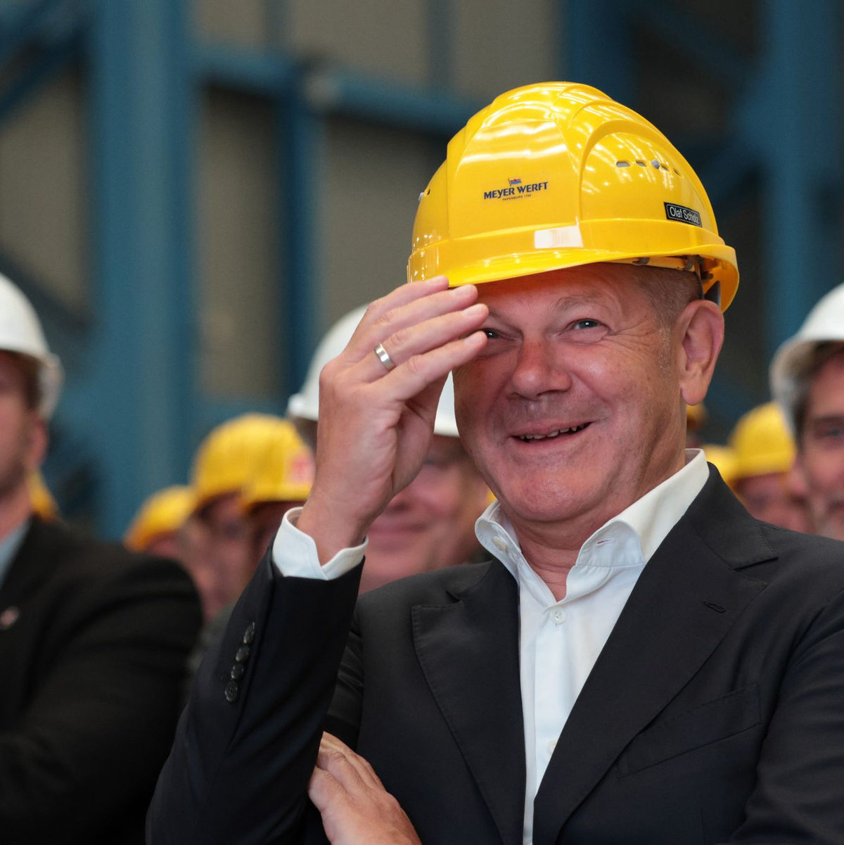 Ex-Bundeskanzler Scholz bezeichnete die Meyer Werft als «industrielles Kronjuwel». (Archivbild) - Foto: Markus Hibbeler/dpa