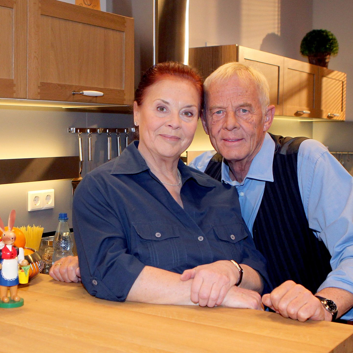 Becker (2. von rechts) gehörte viele Jahre zum Team der ARD-Serie «In aller Freundschaft».  - Foto: picture alliance / dpa