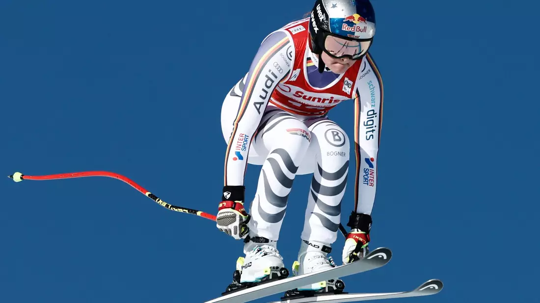 Emma Aicher zeigte im zweiten Rennen von St. Moritz eine famose Fahrt. - Bild: Gabriele Facciotti/AP/dpa