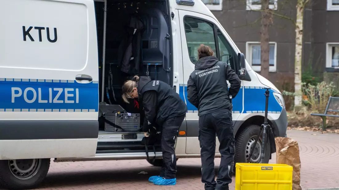 Die Fahndung nach dem Mann dauerte mehrere Stunden an. - Bild: Max Lametz/dpa