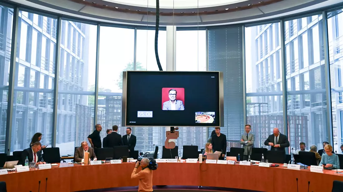 Die Enquete-Kommission des Bundestags zur Corona-Pandemie hat unter anderem den früheren Gesundheitsminister geladen. (Archivfoto) - Bild: Katharina Kausche/dpa