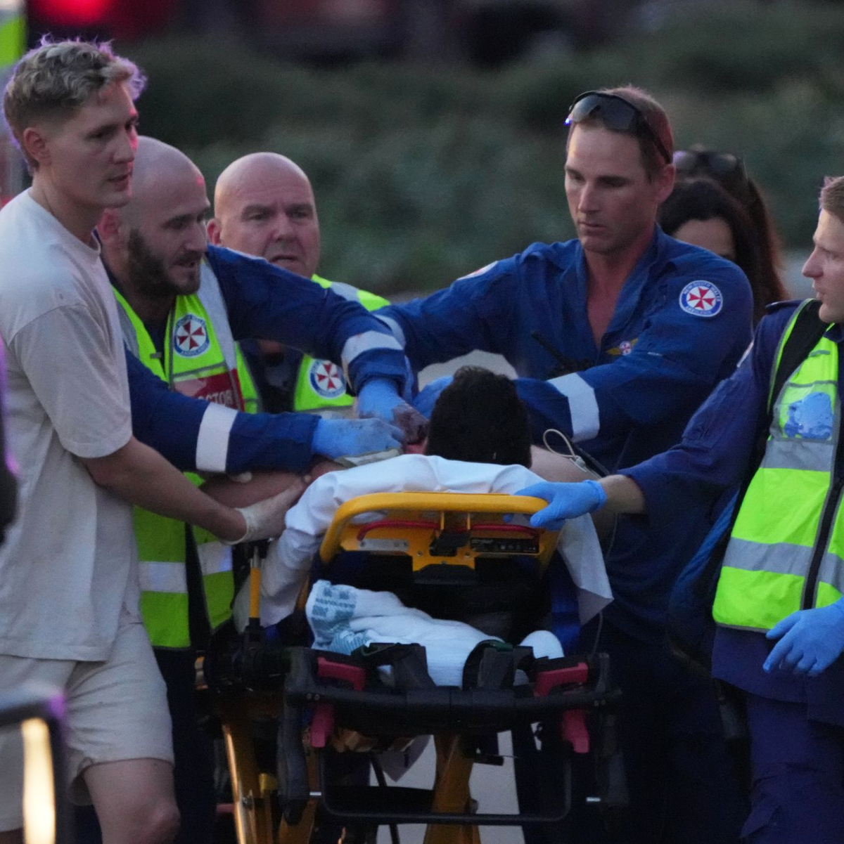 Bei dem Anschlag in Sydney gibt es mindestens zwölf Todesopfer. - Foto: Mark Baker/AP/dpa