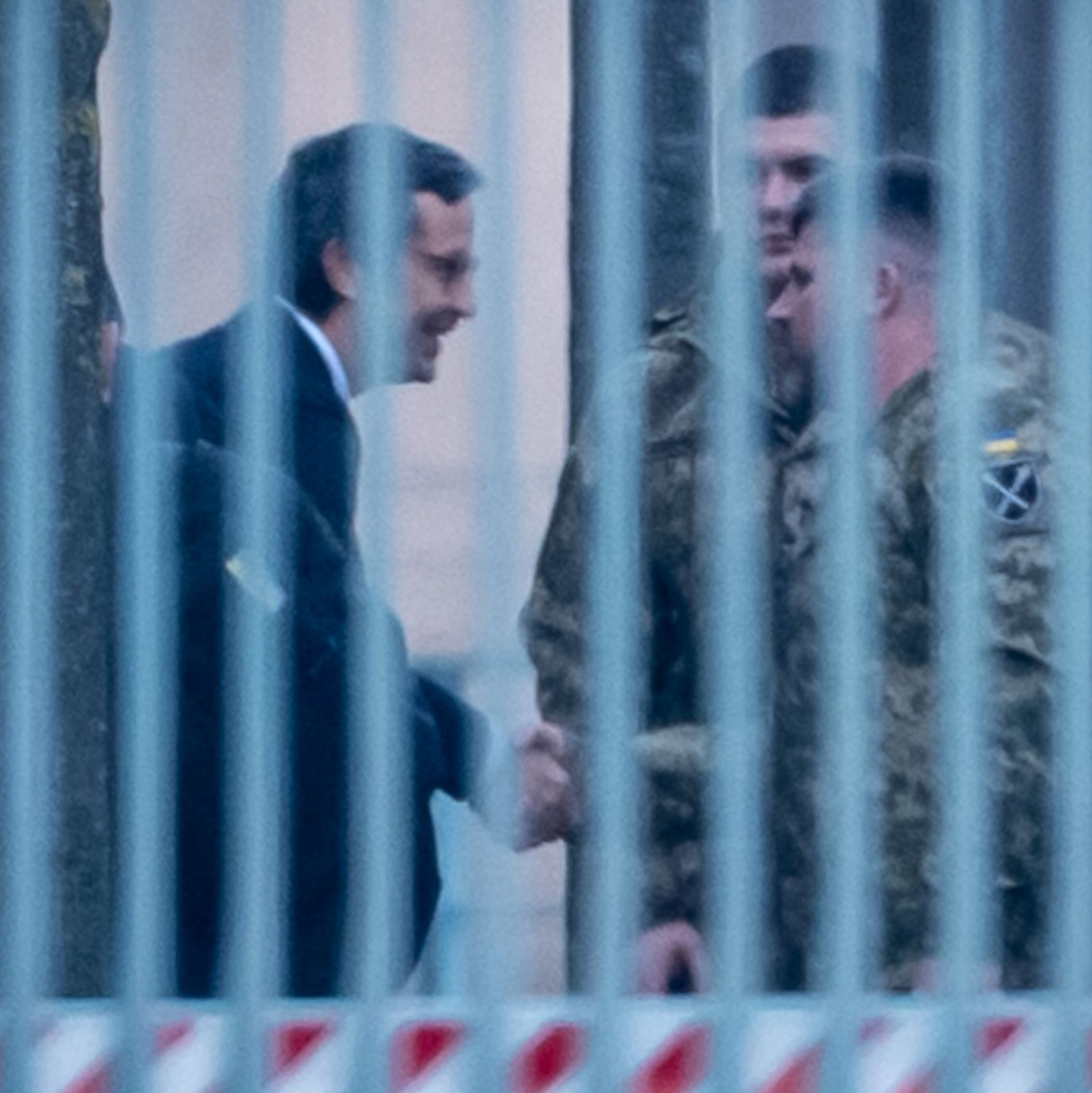 Die Ukrainer trafen zunächst am Kanzleramt ein. - Foto: Michael Kappeler/dpa