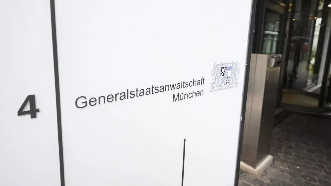 Die Generalstaatsanwaltschaft München ermittelt. - Bild: Felix Hörhager/dpa