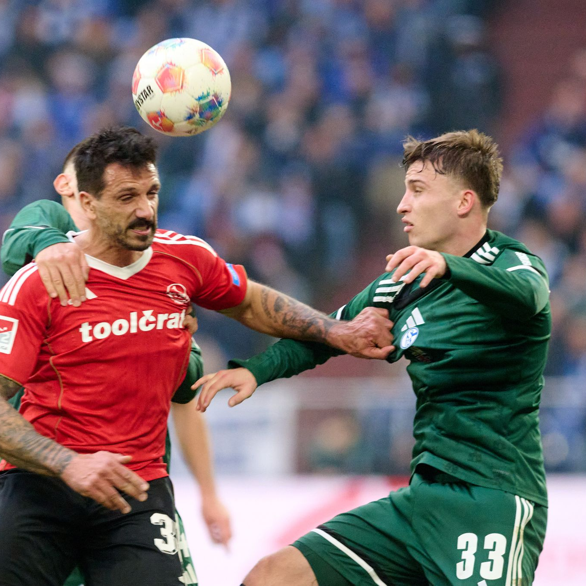 Der Trainer und sein Kapitän: Garanten für Schalkes Aufschwung. - Foto: Bernd Thissen/dpa