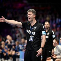 Markus Gaugisch lässt seine Zukunft als Bundestrainer der Handballerinnen offen. - Foto: Federico Gambarini/dpa