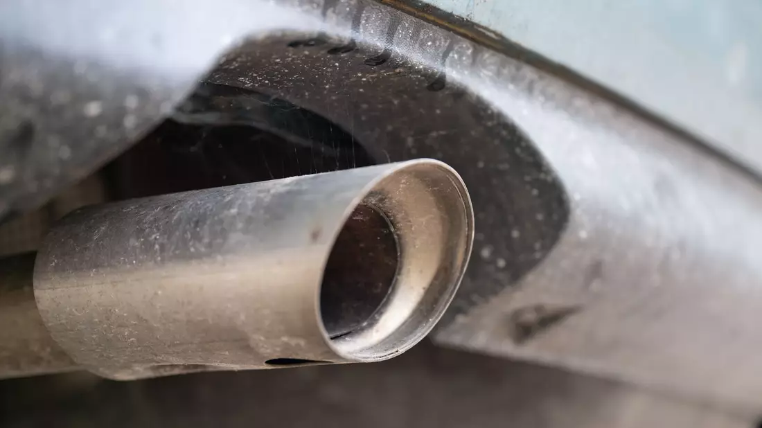Experten bezweifeln, dass deutsche Hersteller langfristig von einer Rücknahme des Verbrenner-Aus profitieren. (Symbolbild) - Bild: Sebastian Kahnert/dpa