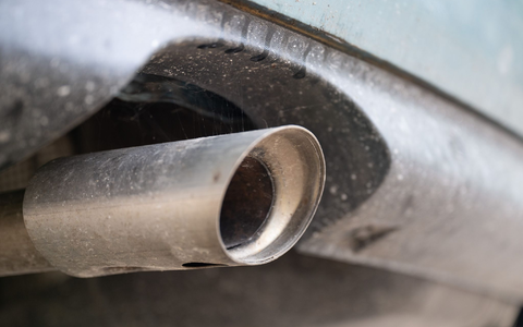 Experten bezweifeln, dass deutsche Hersteller langfristig von einer Rücknahme des Verbrenner-Aus profitieren. (Symbolbild) - Foto: Sebastian Kahnert/dpa