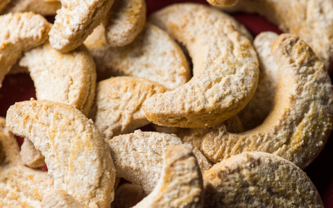 Wenn der Duft von Zimt, Tannenzweigen und frisch gebackenen Plätzchen in der Luft hängt, müssen viele Menschen sofort an Weihnachten denken. (Symbolbild) - Foto: Christophe Gateau/dpa/dpa-tmn