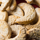 Wenn der Duft von Zimt, Tannenzweigen und frisch gebackenen Plätzchen in der Luft hängt, müssen viele Menschen sofort an Weihnachten denken. (Symbolbild) - Foto: Christophe Gateau/dpa/dpa-tmn