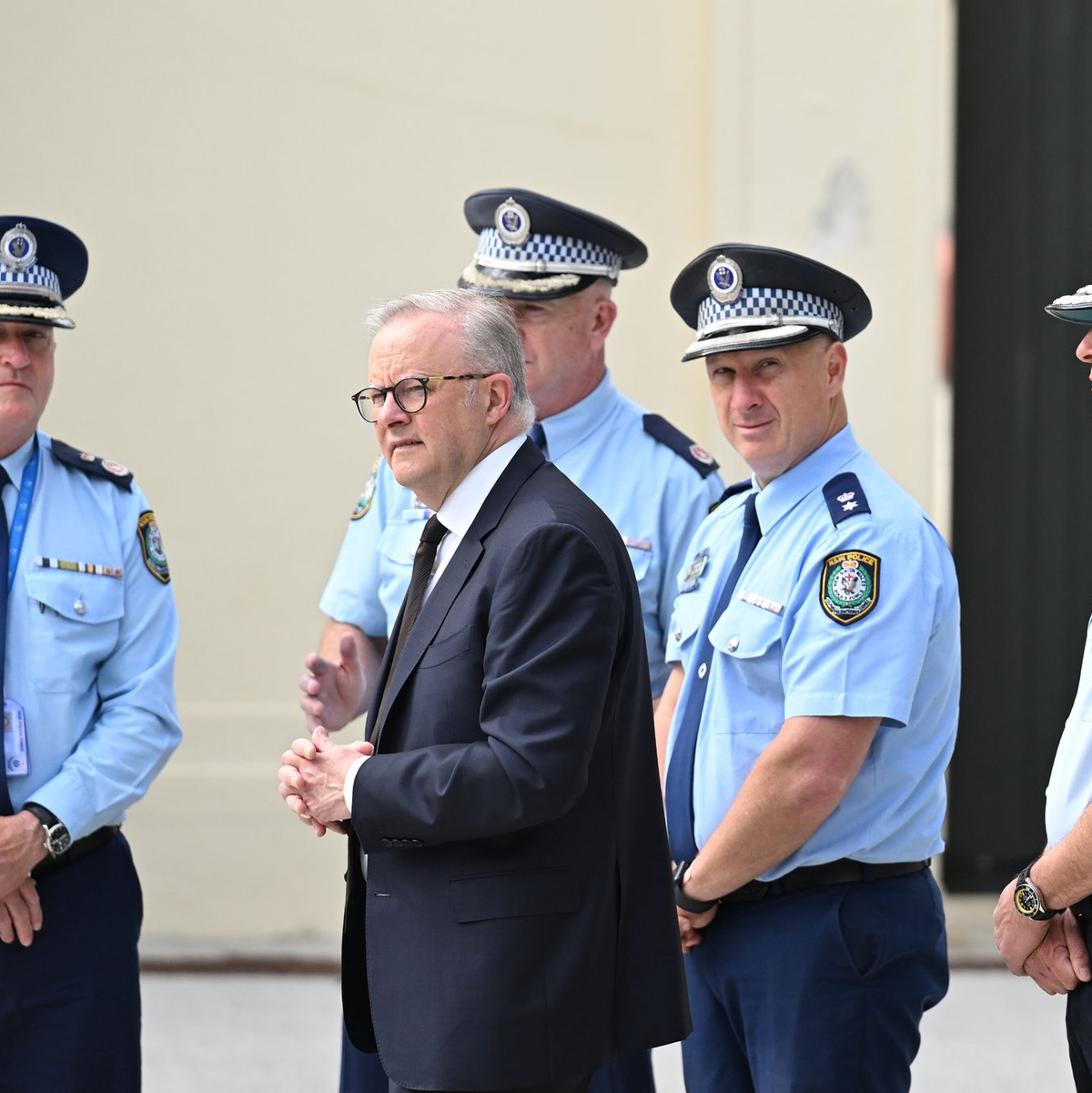 Premier Albanese kündigt Beratungen über eine Verschärfung der Waffengesetze an.  - Foto: Dean Lewins/AAP/AP/dpa