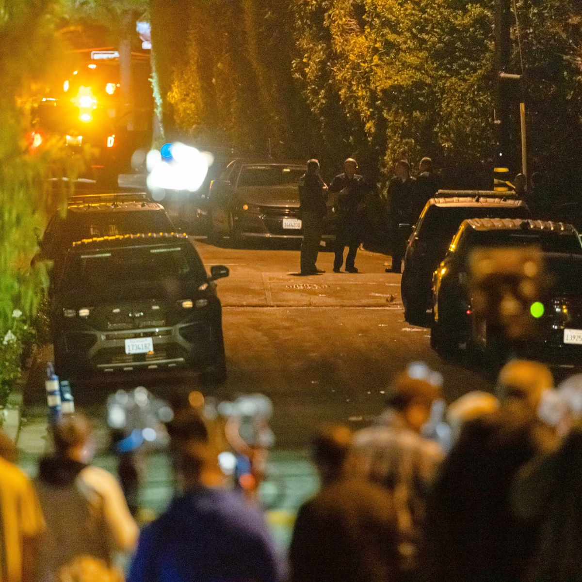 Die Polizei hat den Einsatzort abgesperrt. - Foto: Ethan Swope/AP/dpa