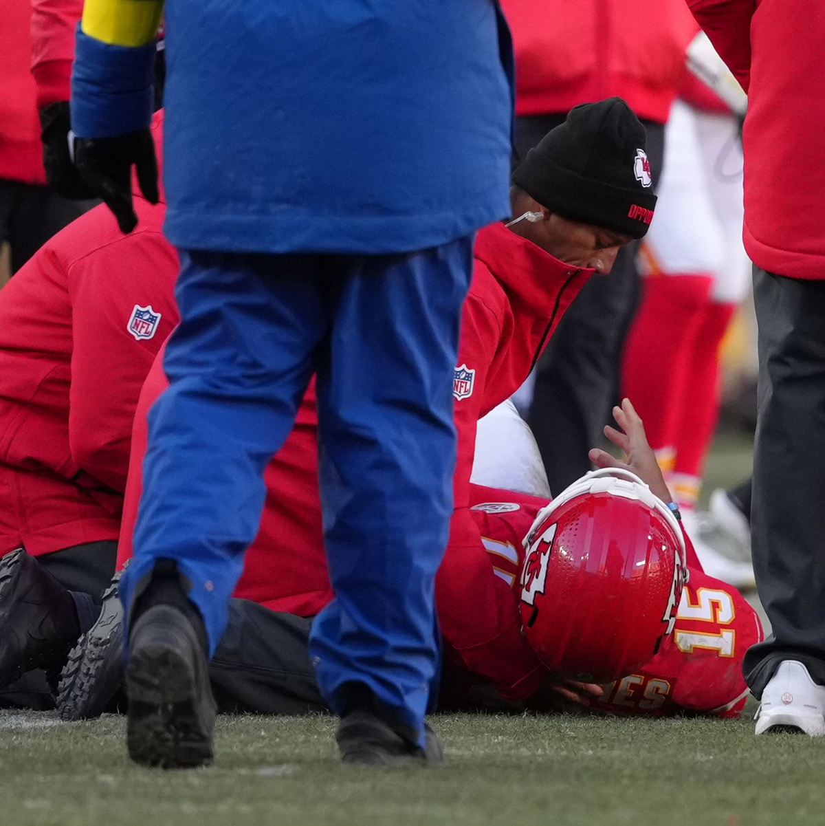 Patrick Mahomes verletzt sich in der Schlussphase. - Foto: Ed Zurga/AP/dpa