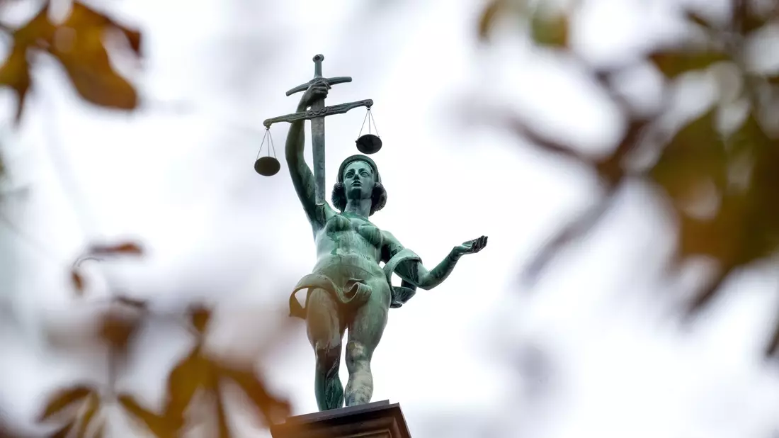 Fast 40.000 Mal sprachen Richter Strafen nach dem Jugendgerichtsgesetz aus. (Symbolbild) - Bild: Pia Bayer/dpa