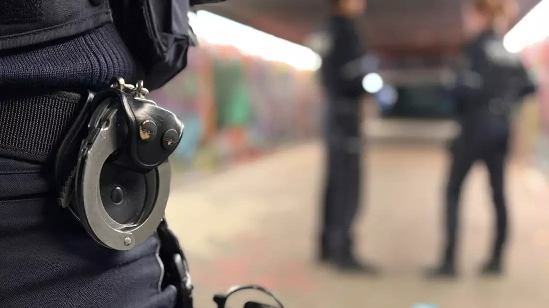 POL-HA: Erst Festnahme nach Haftbefehl, dann Drogen- und Messerfund - Schwerpunktdienst der Polizei hält Wehringhausen sicher - Bild: presseportal.de