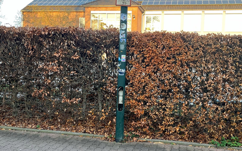 POL-KLE: Kevelaer - Abdeckklappe von mehreren Straßenlaternen entwendet: Gefahrenstelle durch Mitarbeitende des Bauhofs beseitigt - Foto: presseportal.de