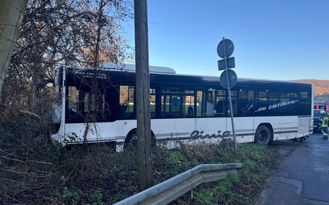 FW-EN: Wetter - zwei kleinere Hilfeleistungseinsätze sowie ein Verkehrsunfall mit Linienbus - Foto: presseportal.de