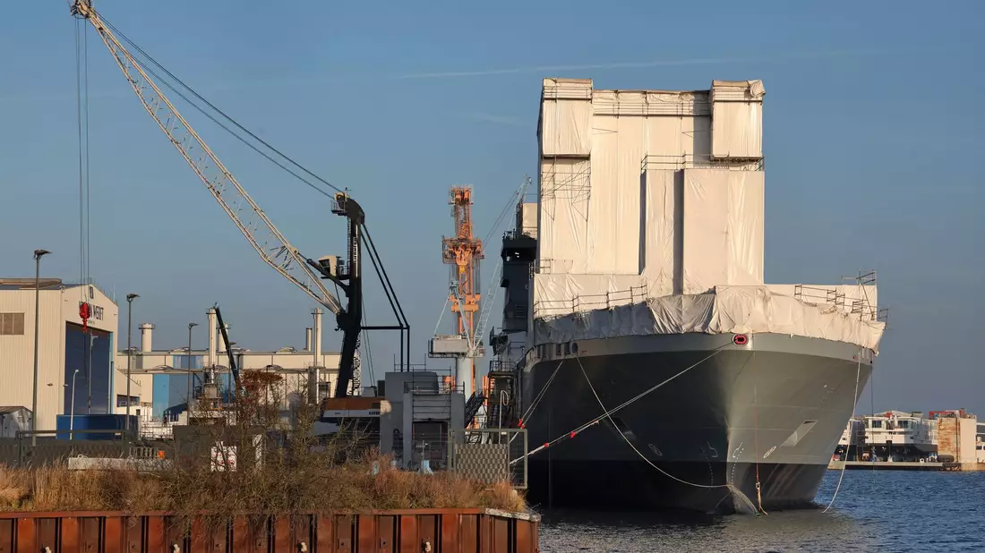 Zusammen mit der Bremer NVL Group ist die Meyer-Werft-Gruppe auch am Bau von Marinetankschiffen für die Deutsche Marine beteiligt, die in Rostock entstehen. - Bild: Bernd Wüstneck/dpa