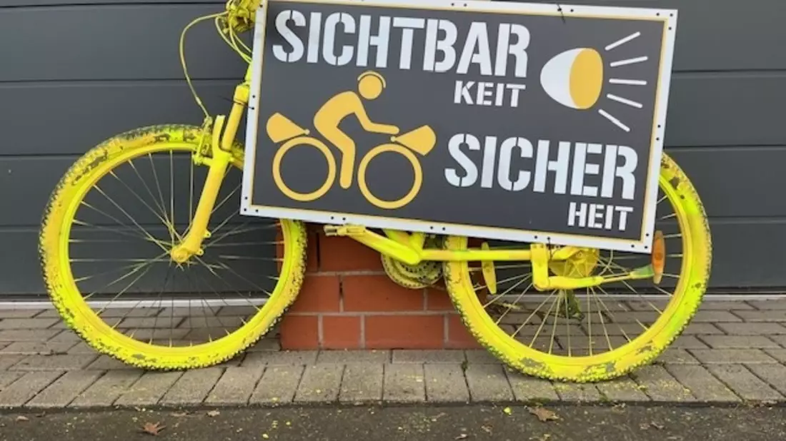 POL-GÖ: (412/2025) Aktion Mach dich sichtbar! - Polizei und Stadt Göttingen setzen Zeichen für mehr Sicherheit von Radfahrenden - Bild: presseportal.de