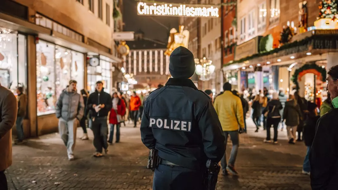 POL-MFR: (1181) Die Polizei im Einsatz für die Sicherheit auf dem Nürnberger Christkindlesmarkt - Bild: presseportal.de