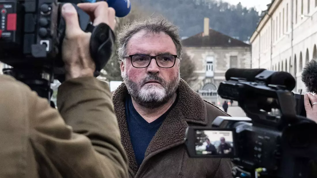 Der Verteidiger des wegen des Vergiftens von Patienten angeklagten Arztes hat auf Freispruch plädiert. - Bild: Arnaud Finistre/AFP/dpa